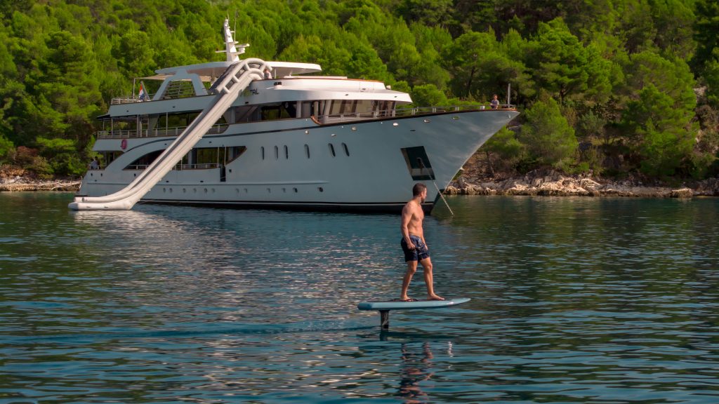 12. CRISTAL Water toys