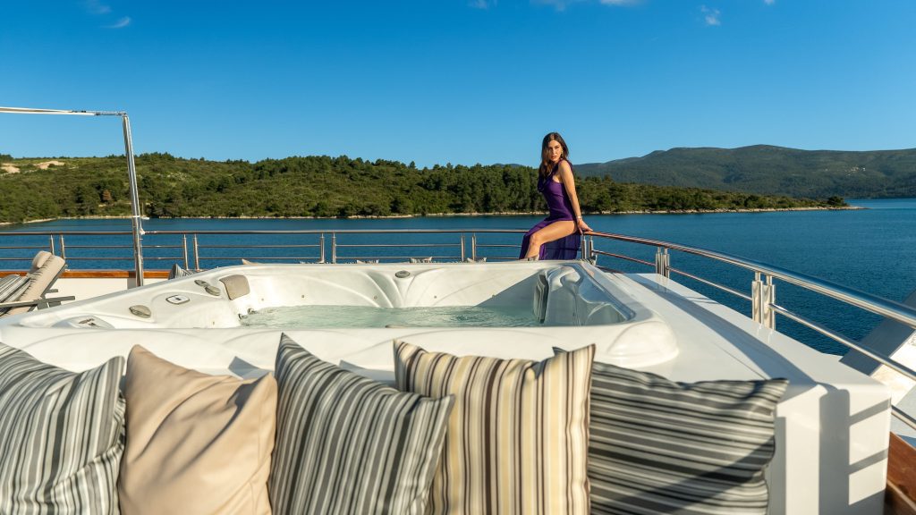 753916767-cristal-lifestyle-exterior-2025-171